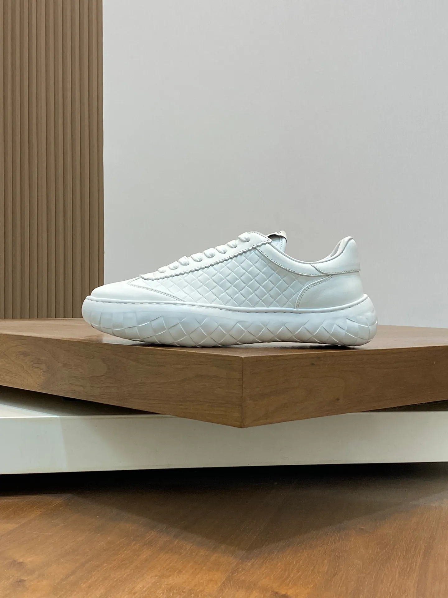 Men's men's shoes 💰480 [New style] ⛺️⛺️BV-Bottega Veneta men's Apollo sneakers. Run to the next stop at a brisk and comfortable pace. This casual shoe is a nylon and suede cowhide lace-up sneaker. Material: Fabric stitching cowhide and cow suede. Rubber outsole Size: 38-44 (45 can be customized